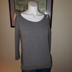 XS LIGHTWEIGHT SWEATER BY HOLLISTER IN GRAY